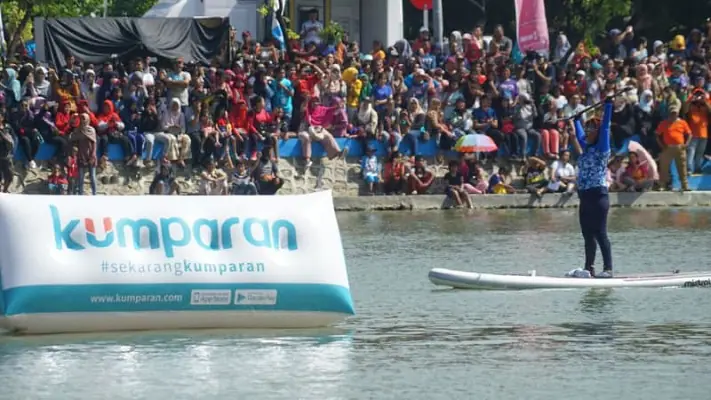 Sempat Ngopi di Atas Paddle Board, Susi Menangi Lomba Lawan Sandi