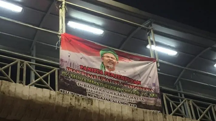 Spanduk Ajakan Jemput Habib Rizieq di Bandara Soetta Mulai Dipasang