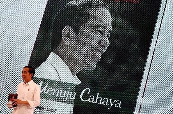 Lahir dengan Nama Mulyono, Terungkap Dalam Buku "Jokowi Menuju Cahaya"