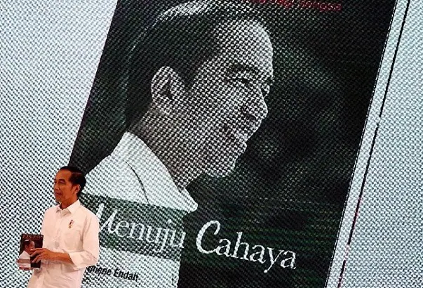 Lahir dengan Nama Mulyono, Terungkap Dalam Buku "Jokowi Menuju Cahaya"