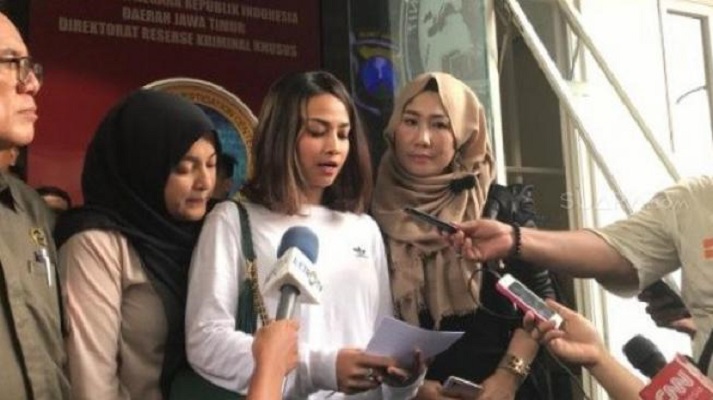 Polisi Ungkap Vanessa Angel Terima 15 Kali Transferan dari Mucikari Endang