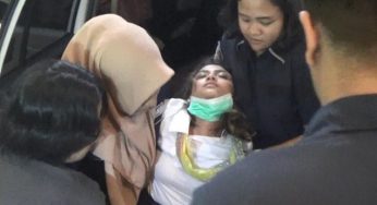 Usai Diperiksa 12 Jam di Polda Jatim, Vanessa Angel Jatuh Pingsan
