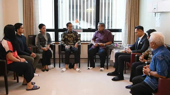 Jenguk ke Singapore, Jokowi: Seluruh Rakyat Indonesia Mendoakan Ibu Ani