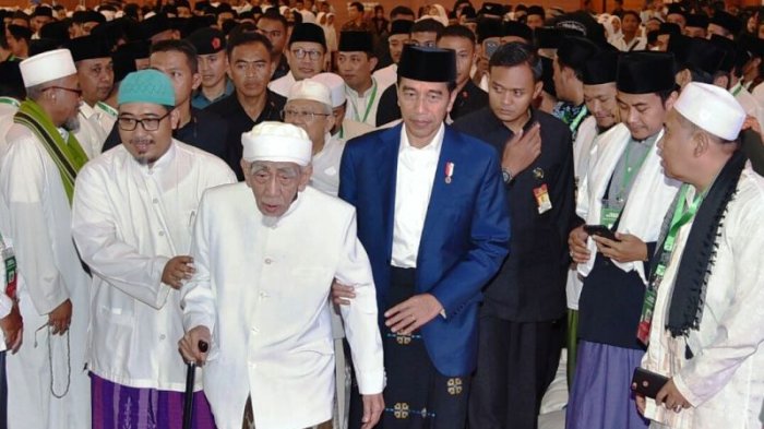 Kiai Sarang Menulis Buku Fikih dan Beberkan Muslim Mesti Pilih Jokowi