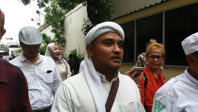 Novel Bamukmin Menyerukan Haram Mencoblos Namanya di Pemilu 2019