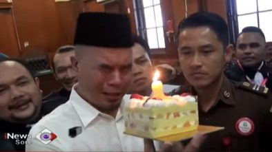 Saat Ahmad Dhani Menangis Rayakan Ulang Tahun Anaknya di PN Surabaya
