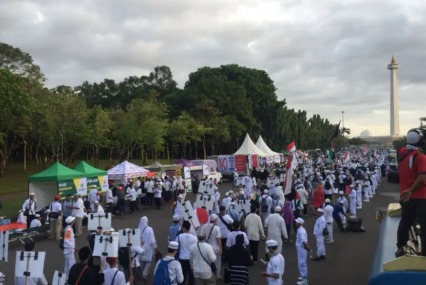 Video Rizieq Shihab Menyerukan untuk Putihkan Monas di Malam Mujanat 212