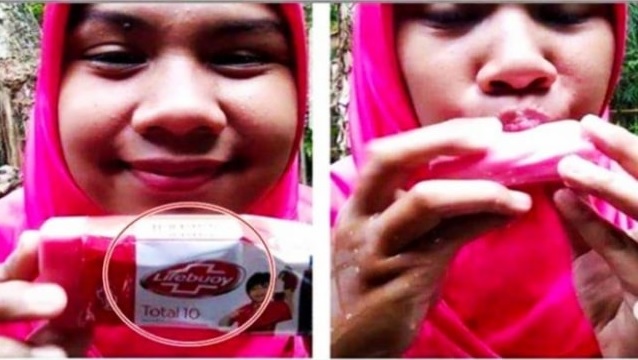 Viral Video Wanita Probolinggo Begitu Menikmati Makan Sabun