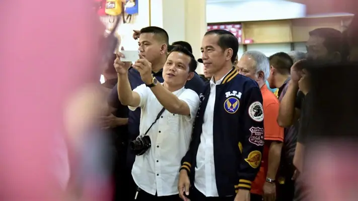 Acara Jalan Santai di Kendari, Saat Hitung Mundur Jokowi Tak Sebut Nomor 2