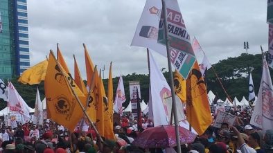 Golkar Akan Usut Bendera Partai Saat Kampanye Akbar Prabowo di Makassar