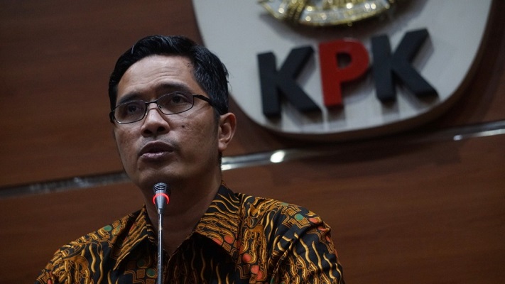OTT 7 Orang Termasuk Direksi Pupuk Indonesia, KPK Sita Alphard dari Lokasi