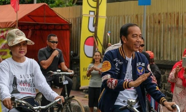 Video Jokowi Naik Sepeda Ontel Hadiri Deklarasi Alumni Jogja Satukan Indonesia