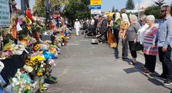 Warga New Zealand Bikin Rantai Manusia Untuk Lindungi Muslim Salat Jumat