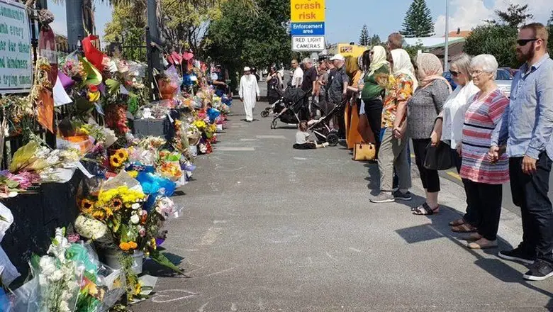 Warga New Zealand Bikin Rantai Manusia Untuk Lindungi Muslim Salat Jumat