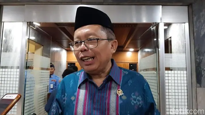 Kibarkan Bendera di Kampanye, TKN: Sandiaga Sentuh NU Caranya Salah