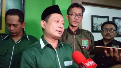 PKB DKI soal Banjir Jakarta: Anies Nggak Becus, Jauh Sama Ahok