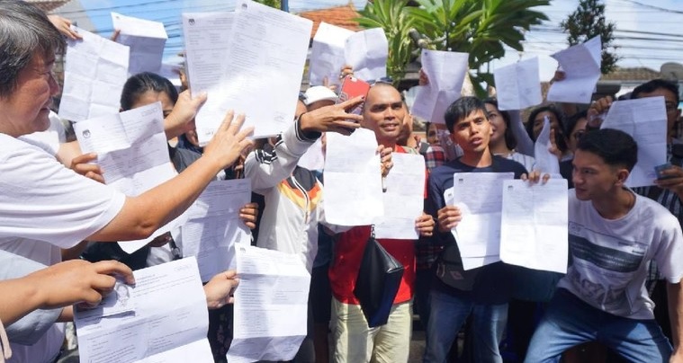 Puluhan Warga Pemilik Form A5 di TPS 21 Kuta Protes Karena Belum Bisa Nyoblos