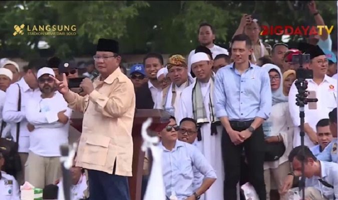 Saat Prabowo Peragakan Wajah Intel saat Kampanye di Solo