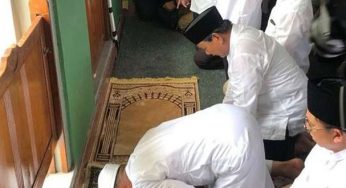 Tak Dampingi Prabowo Sujud Syukur, Sandi Milih Jumatan Bareng Anak