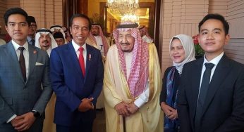 Tiba di Arab Saudi, Presiden Jokowi dan Keluarga Bertemu Raja Salman
