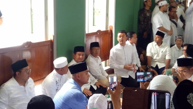 Usai Salat Jumat, Prabowo Kembali Sujud Syukur di Masjid Al-Azhar