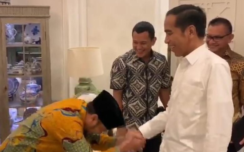 Viral Video Jokowi Disalami dan Disapa 'Siap Presiden', TKN: Nggak Usah Baper