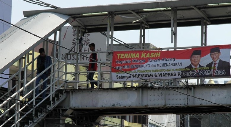Bertebaran Spanduk Klaim Kemenangan Prabowo-Sandiaga di Jakarta, BPN Lepas Tangan