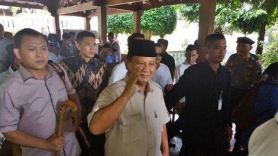 Diteriaki 'Presiden' saat Ziarah ke Makam Soeharto, Ini Reaksi Prabowo