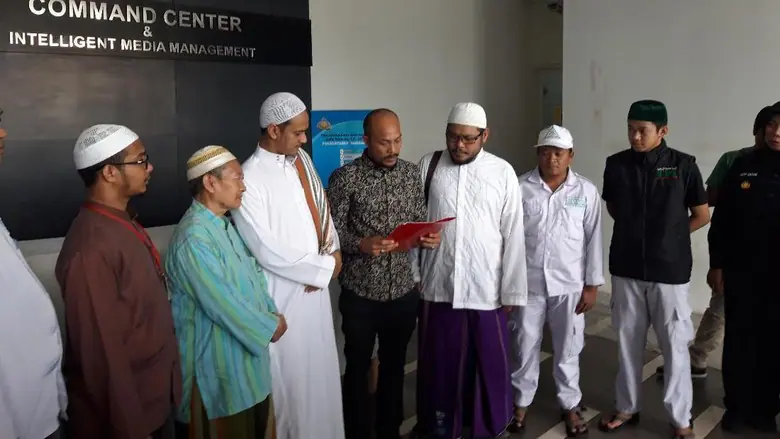 Habib Rizieq Disebut Bukan Cucu Nabi, Pria Ini Minta Maaf di Depan FPI