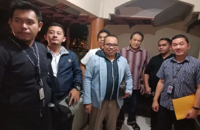 Mustofa Nahrawardaya @AkunTofa Dijemput Penyidik Bareskrim di Rumahnya