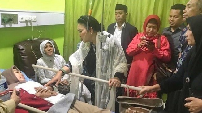 Pendukung Prabowo-Sandiaga Ngaku Keracunan Kue Usai Demo di Bawaslu