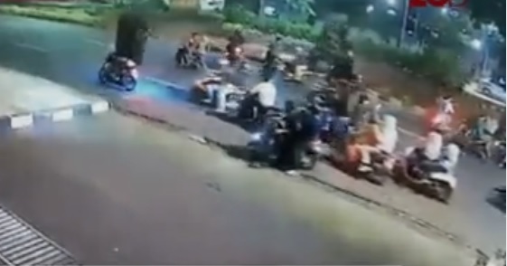 Video Detik-detik Seorang Remaja Tewas Diserang Geng Motor Saat SOTR di Setiabudi Jaksel