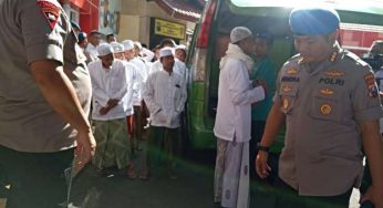 Video Polisi Temukan Bom Molotov di Mini Bus Massa Aksi 22 Mei
