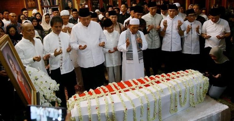 Jokowi Melayat ke Rumah Duka Ani Yudhoyono - Berita 