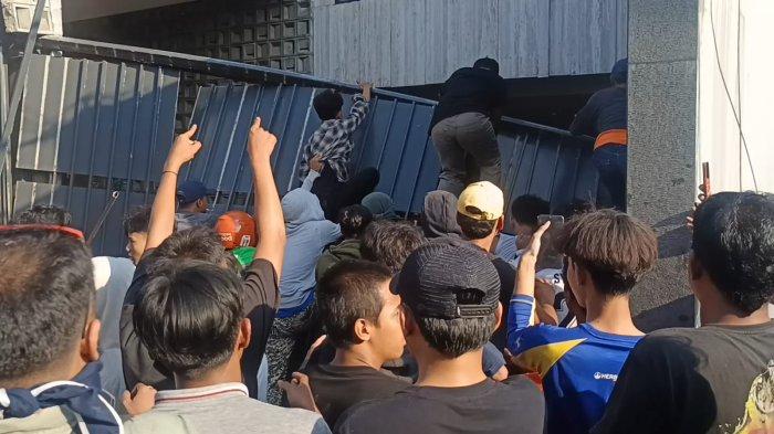 Heboh Rumah DPR Ahmad Sahroni di Grebek Pendemo