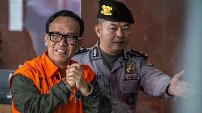 Jadi Tersangka, Wamenaker Noel Nangis di Tahan KPK
