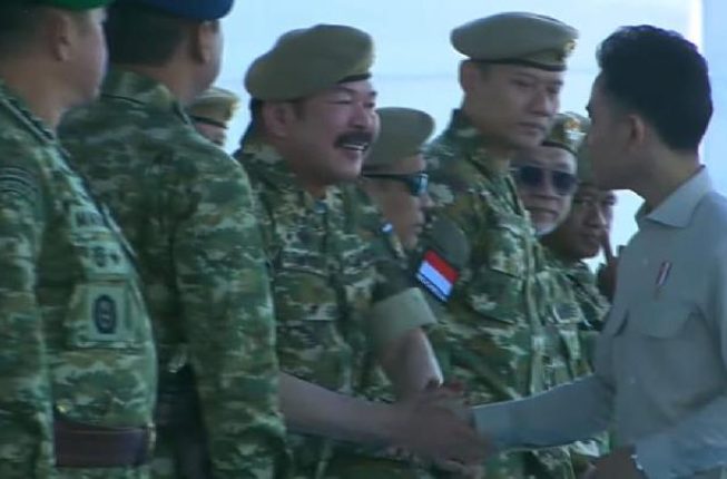Terekam Kamera Gibran Tak Salimi AHY dan Bahlil