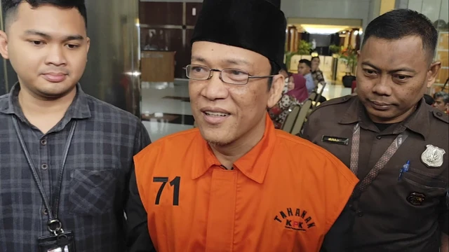 Noel Pakai Peci Hitam, di Sindir Wartawan