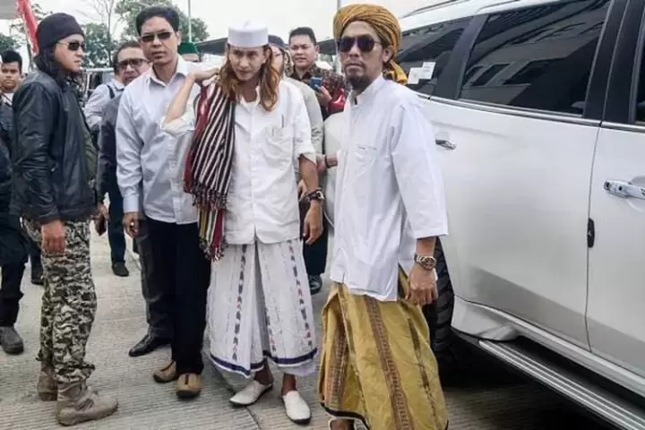 Seorang Muhibbin Dikeroyok Usai Salaman dengan Bahar Smith