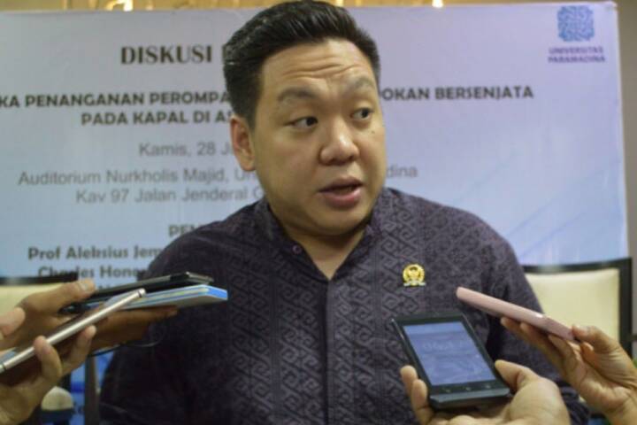 Anggota DPR Charles Honoris Kritik Dapur MBG