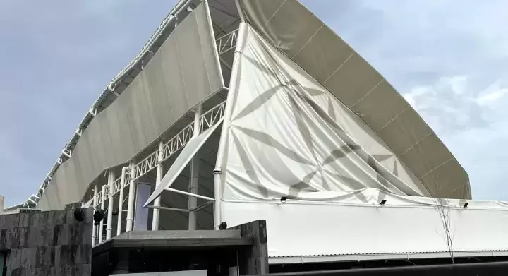 Ngeri, Atap Lapangan Padel di Jakbar Ambruk Terkena Angin Kencang