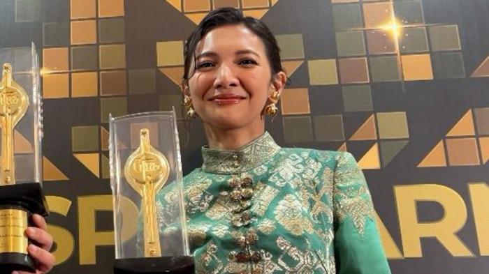 Artis Sheila Dara Aisha dapat Penghargaan Festival Film Indonesia 2025