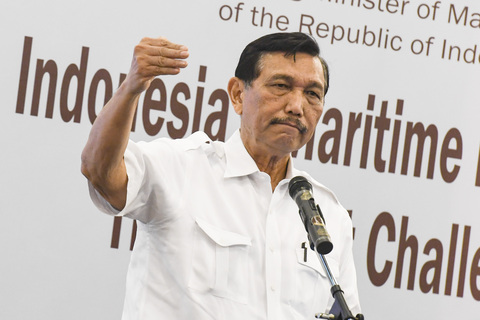 Luhut Binsar Puji Jokowi, Whoosh Mampu Tutup Biaya Operasional