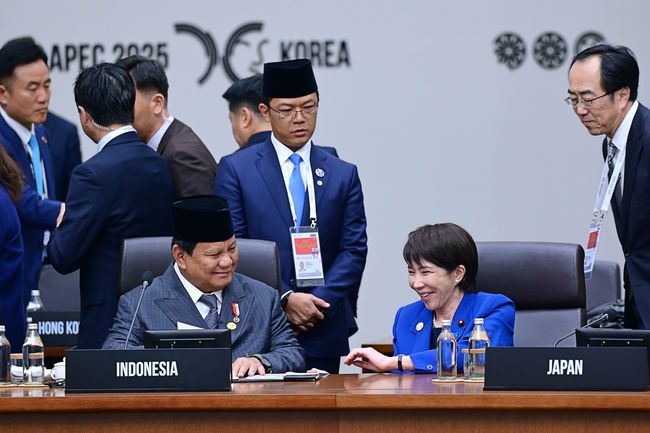 Menteri Jepang Geser Kursinya Mendekati Prabowo Membuat Perhatian Netizen