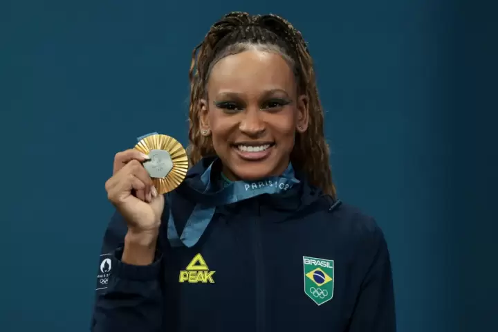 Rebeca Andrade Senam Artistik Brasil Mencetak Emas Terbesar di Dunia