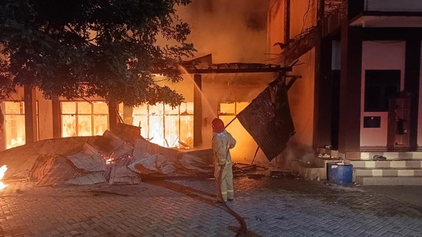 Seorang Santri Bakar Asrama Putra Pondok Pesantren karena Dibully
