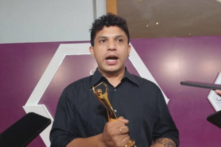 Silet Open Up Dapat Penghargaan Lagu Pop Berjudul 'Tabola Bale'