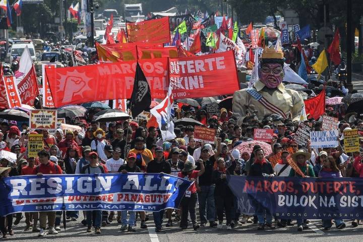 Ribuan Orang Berdemo Menuntut Pengunduran Diri Presiden Filipina