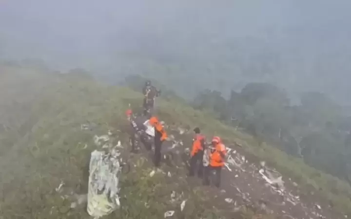 Akhirnya Tim SAR Temukan Serpihan Pesawat ATR di Puncak Bulusaraung