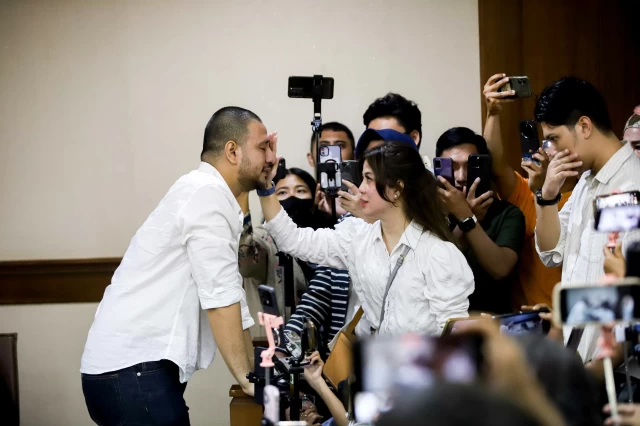 Dr Kamelia Hadir di Persidangan Ammar Zoni dengan Membawa Putrinya, Arumi